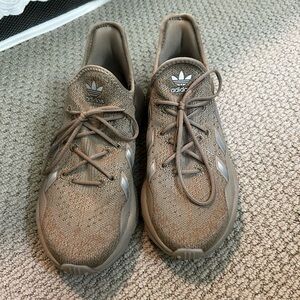 Men’s adidas brown sneakers!